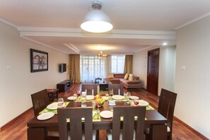 Appartement Penthouse exécutif, 1 chambre (Apartment) | Repas dans la chambre