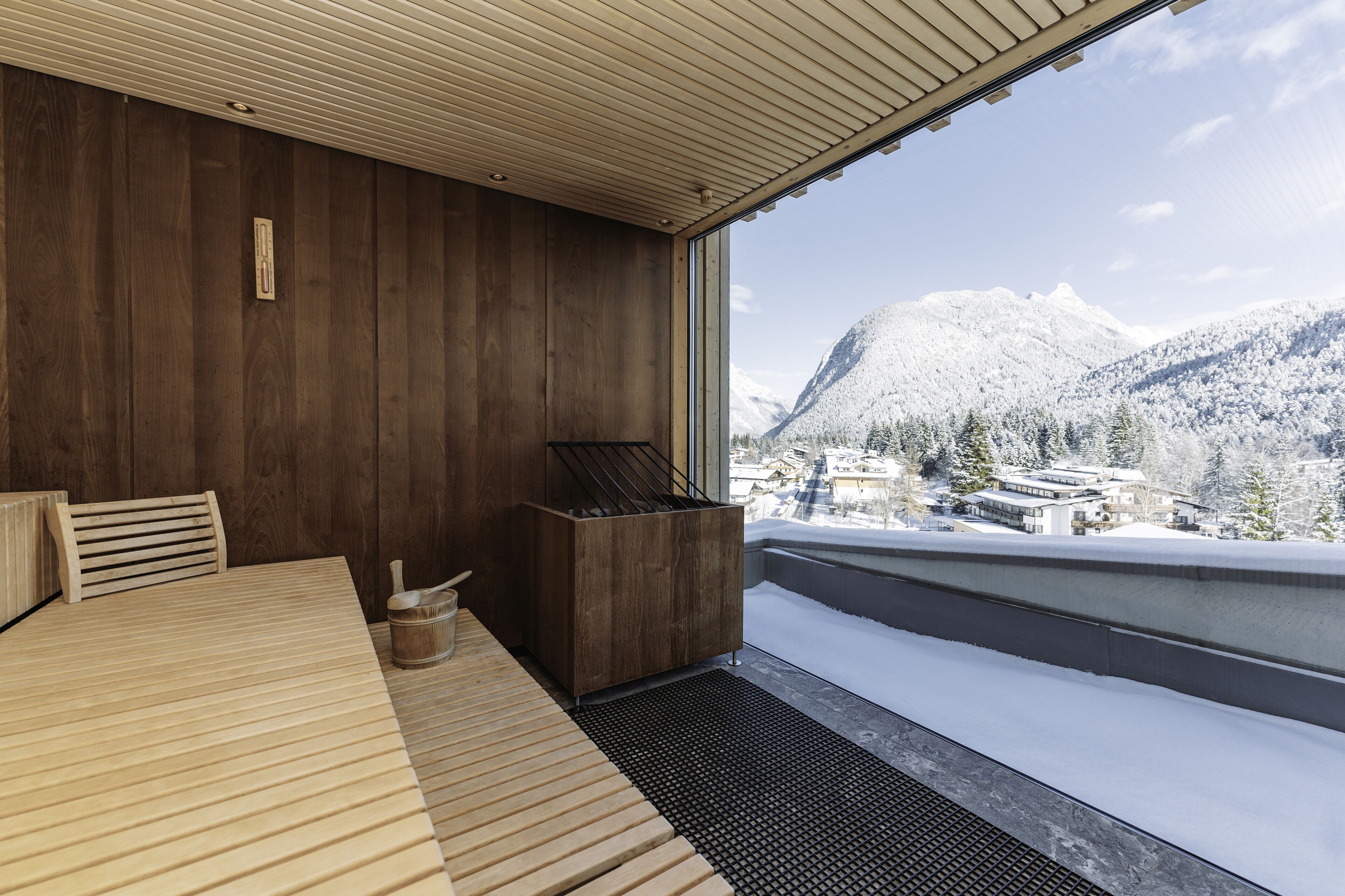 sauna, steam room, body treatments, body scrubs, facials