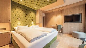 Doppelzimmer | Allergikerbettwaren, Zimmersafe, Schreibtisch, kostenloses WLAN