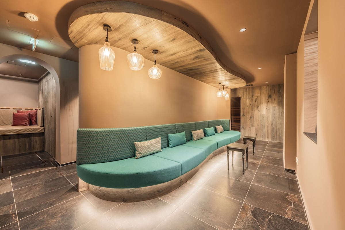 sauna, steam room, body treatments, body scrubs, facials