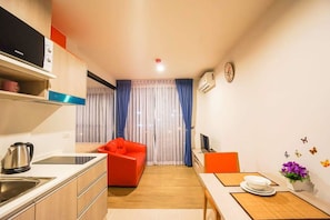 Studio Apartment | In-room dining - Centrio By Suttirak (Wichit)