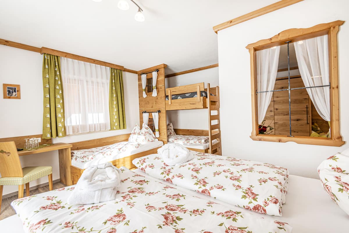 Comfort Quadruple Room, 1 Double Bed, Balcony, Mountain View
