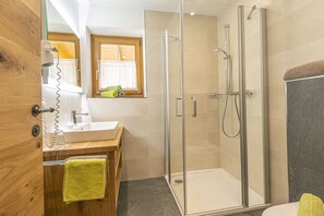 Comfort Quadruple Room, 1 Double Bed, Balcony, Mountain View | Bathroom