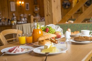 Free daily continental breakfast