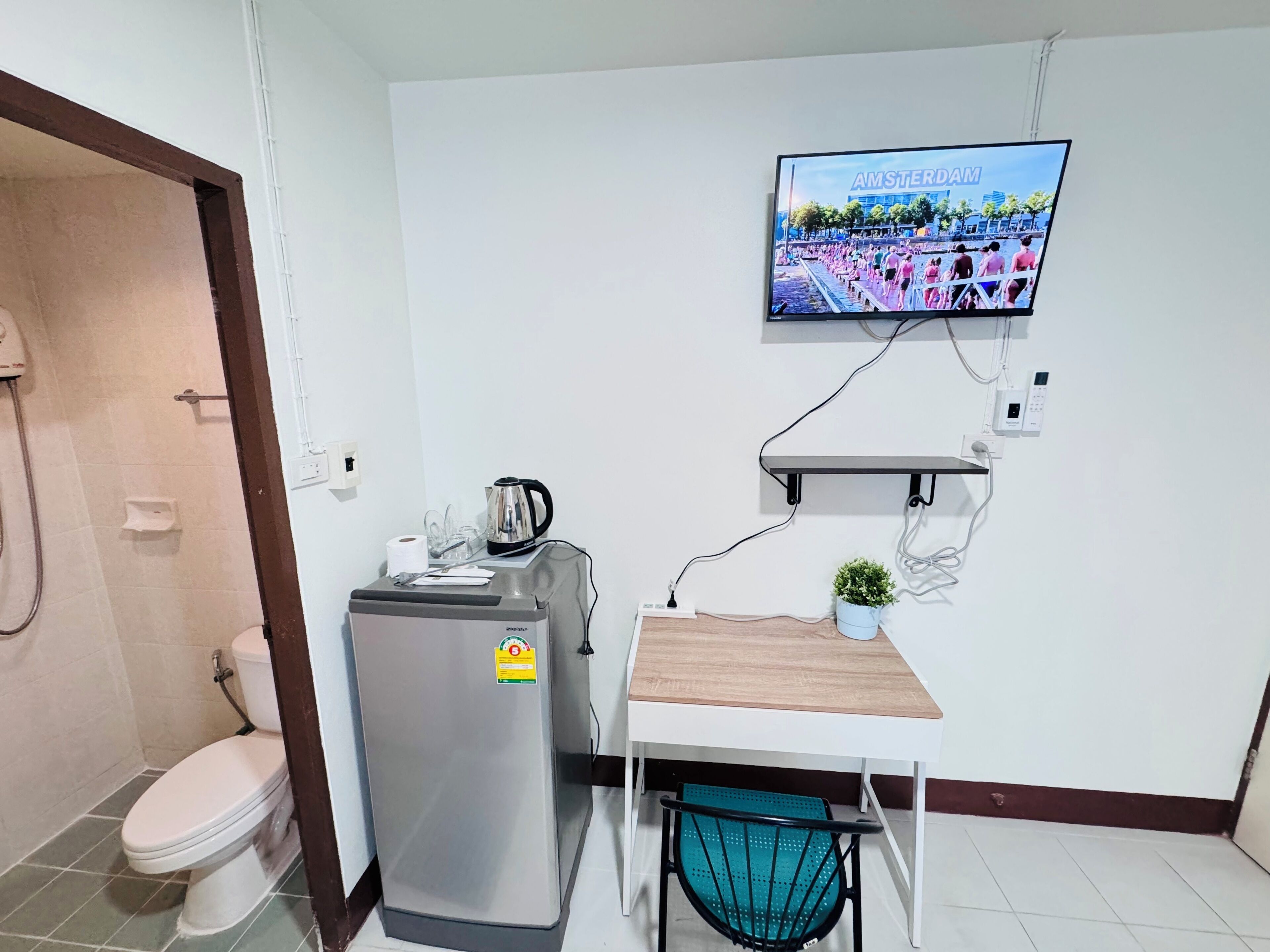 Chambre | Salle de bain | Douche, articles de toilette gratuits, serviettes fournies