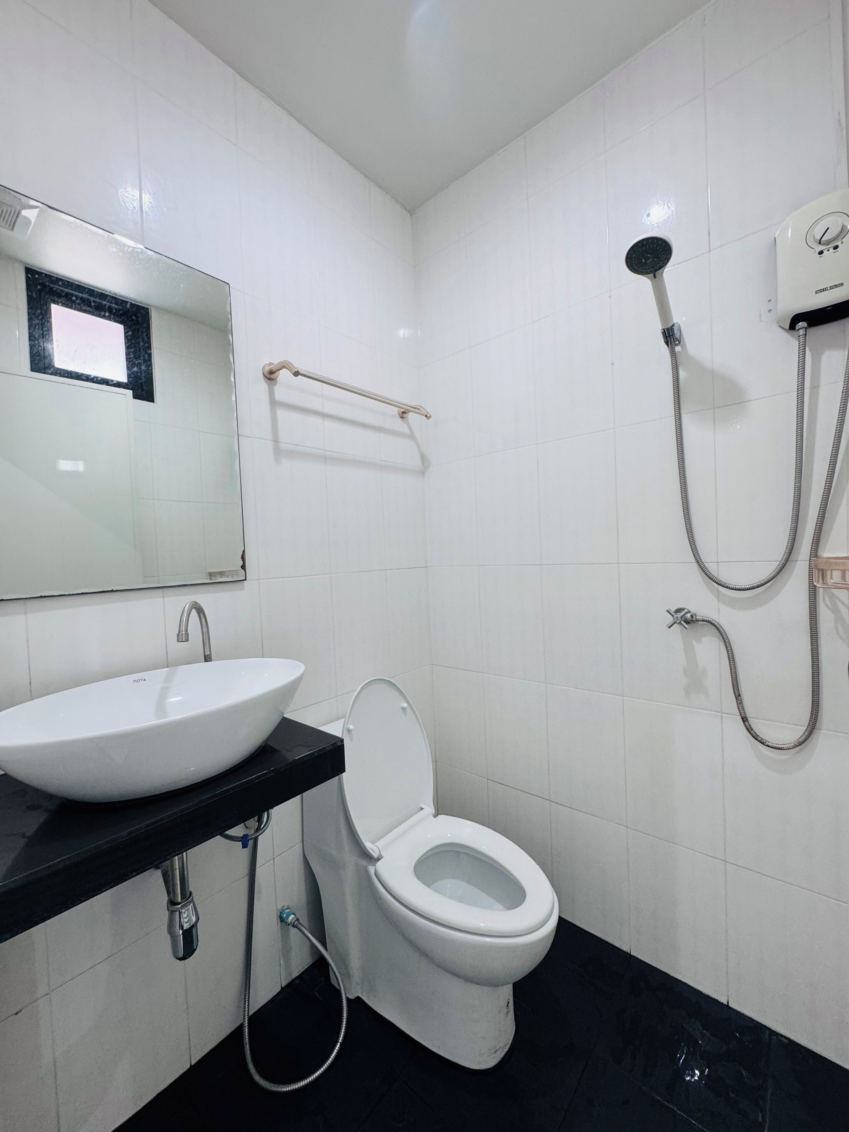 Studio | Salle de bain | Douche, articles de toilette gratuits, serviettes fournies