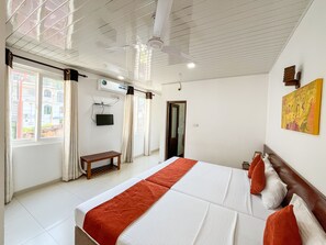 Deluxe Family Room | Premium bedding, memory foam beds, in-room safe, desk - My city Hotel (Kandy)