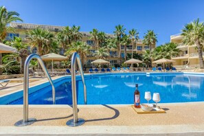 Outdoor pool - Ta Frenc Apartments (Ghasri)
