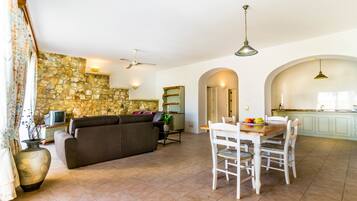 Standard Apartment, 2 Bedrooms, Pool Access | In-room dining