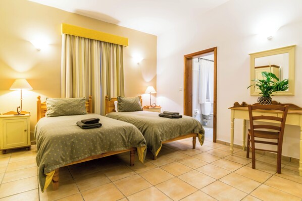 1 habitación, ropa de cama de alta calidad y escritorio 