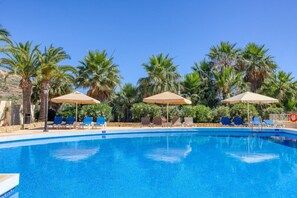 Outdoor pool - Ta Frenc Apartments (Ghasri)