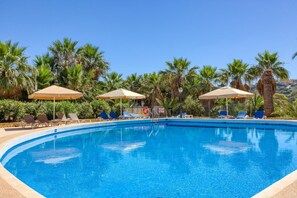 Outdoor pool - Ta Frenc Apartments (Ghasri)