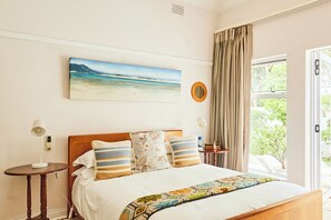 Superior Double Room, 1 Queen Bed, Bathtub | Egyptian cotton sheets, premium bedding, minibar, individually decorated - Maison Jacaranda (Randburg)