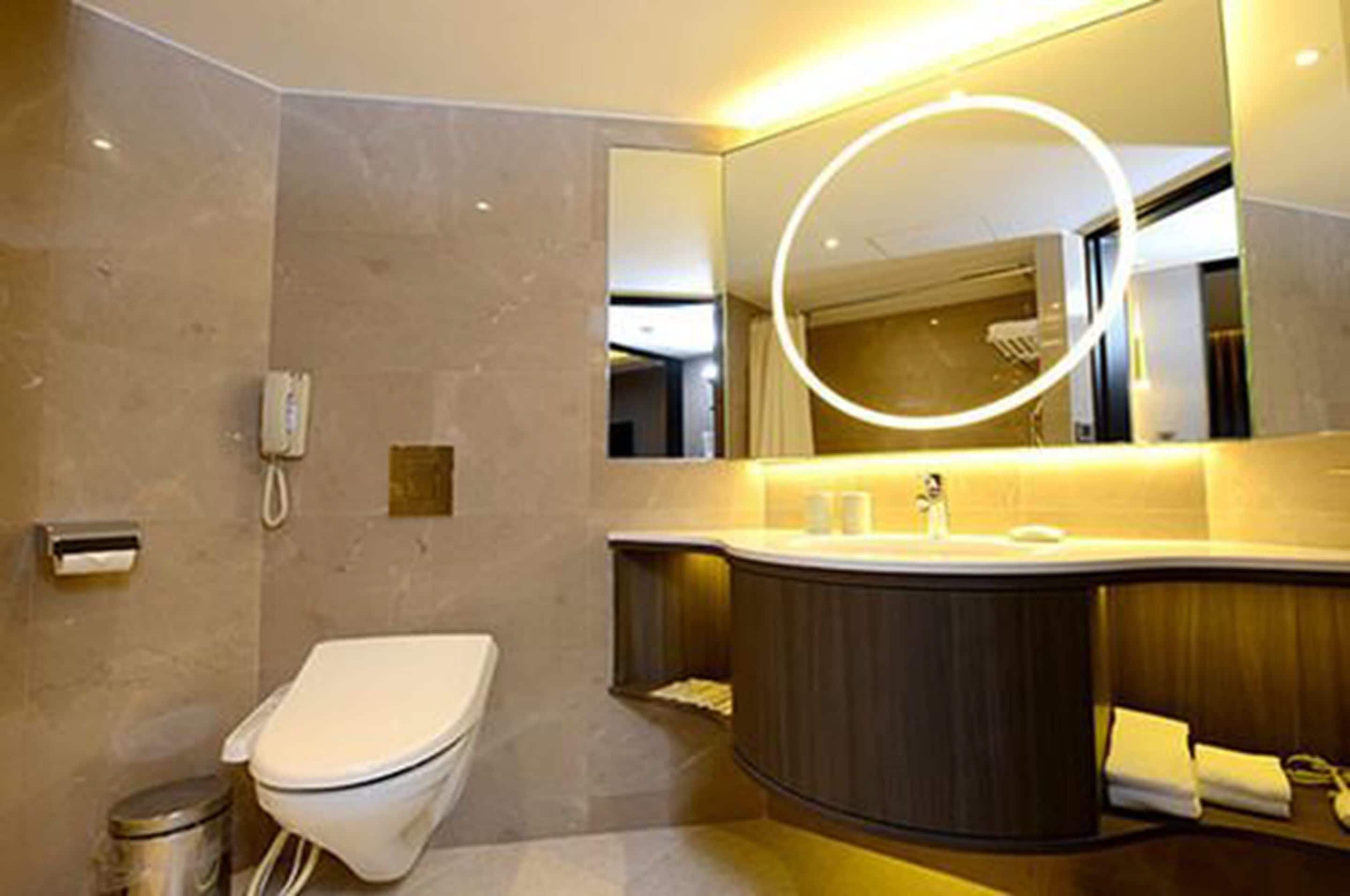 combined shower/bathtub, deep-soaking bathtub, hair dryer, slippers