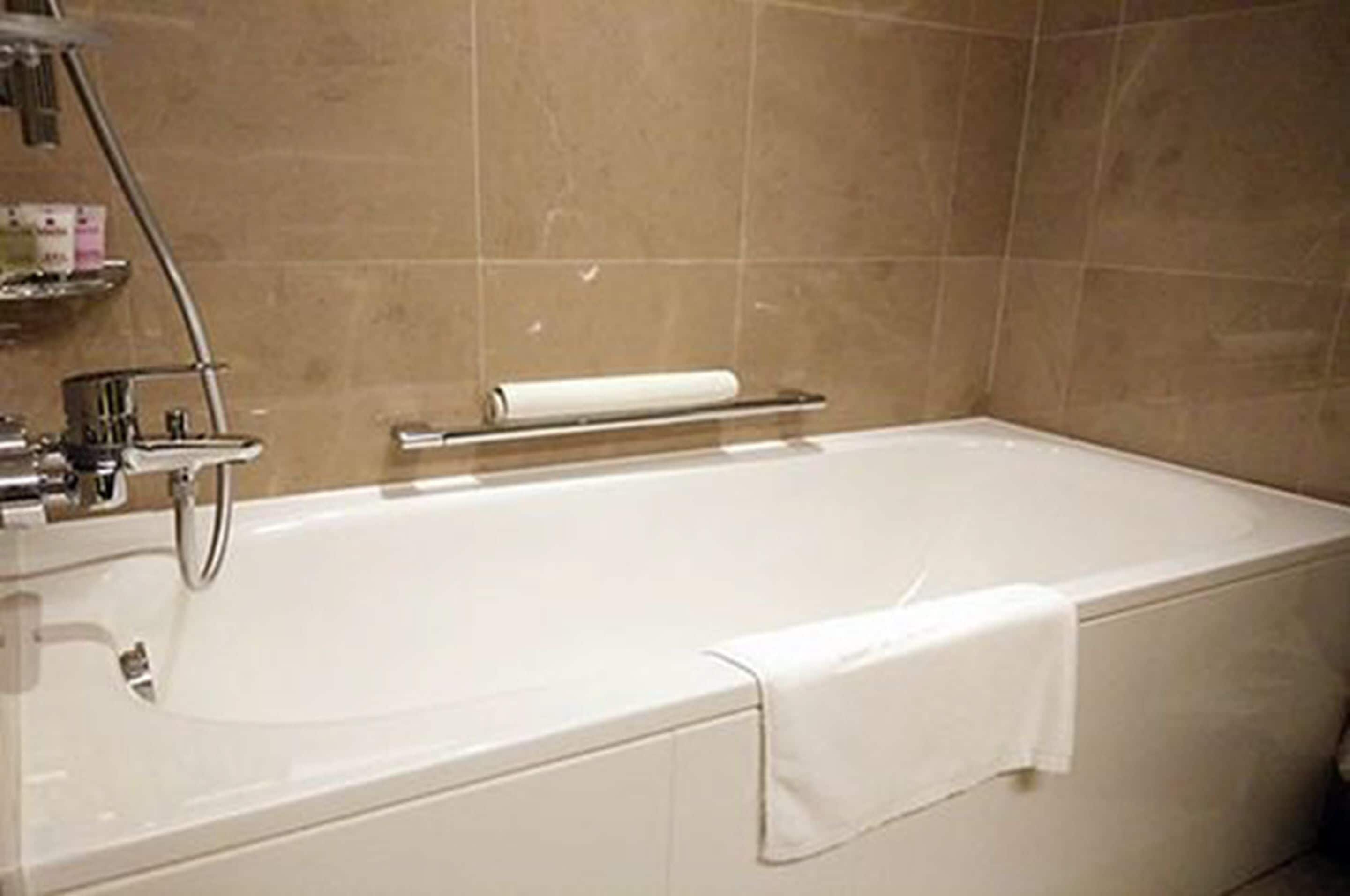 deep-soaking bathtub