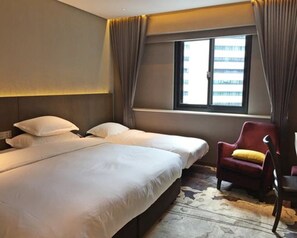 Triple Room | Free minibar, in-room safe, desk, blackout drapes - Brother Hotel (Taipei)