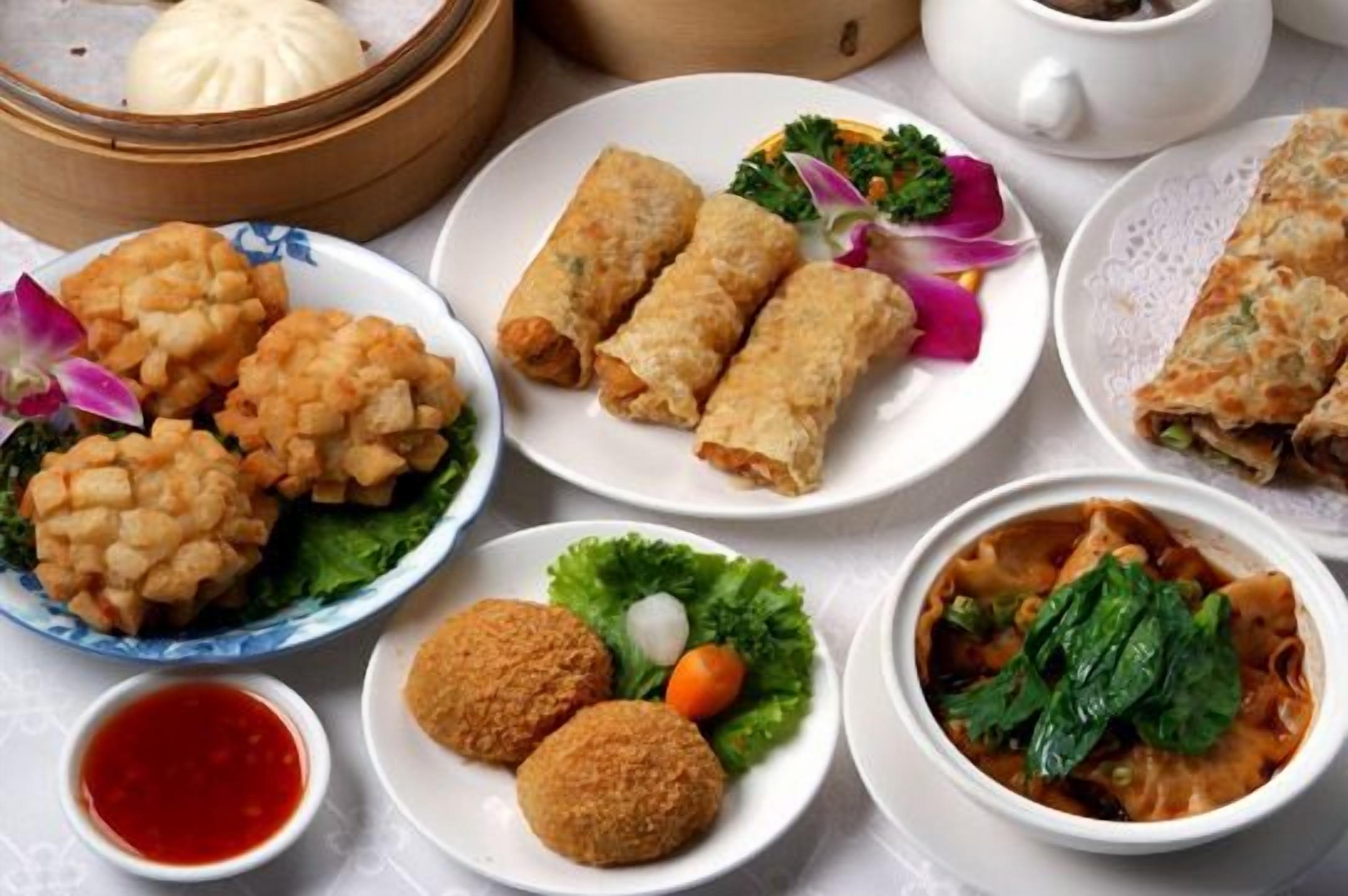 7 restaurants, lunch, dinner served; japanese cuisine