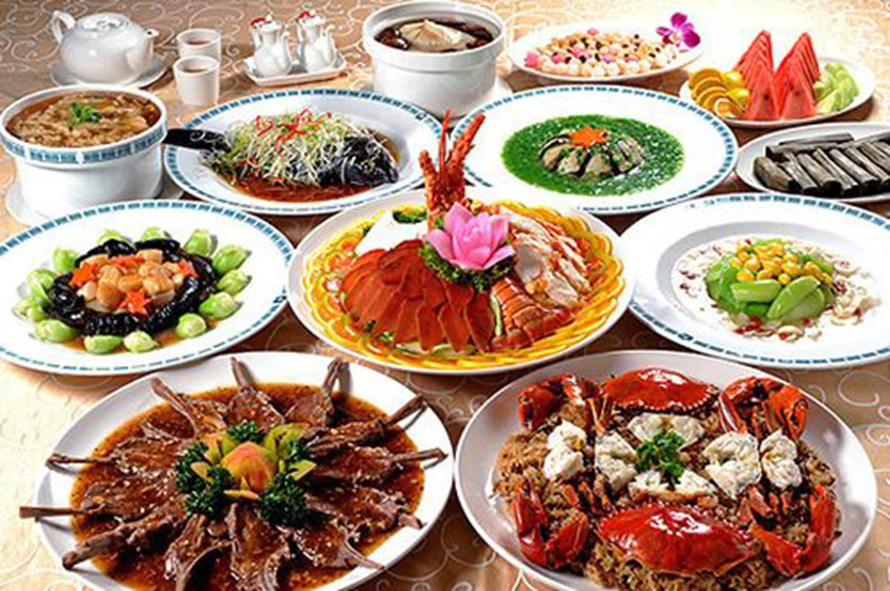 7 restaurants, lunch, dinner served; japanese cuisine