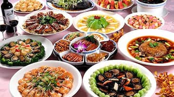 7 restaurants, lunch, dinner served; Japanese cuisine