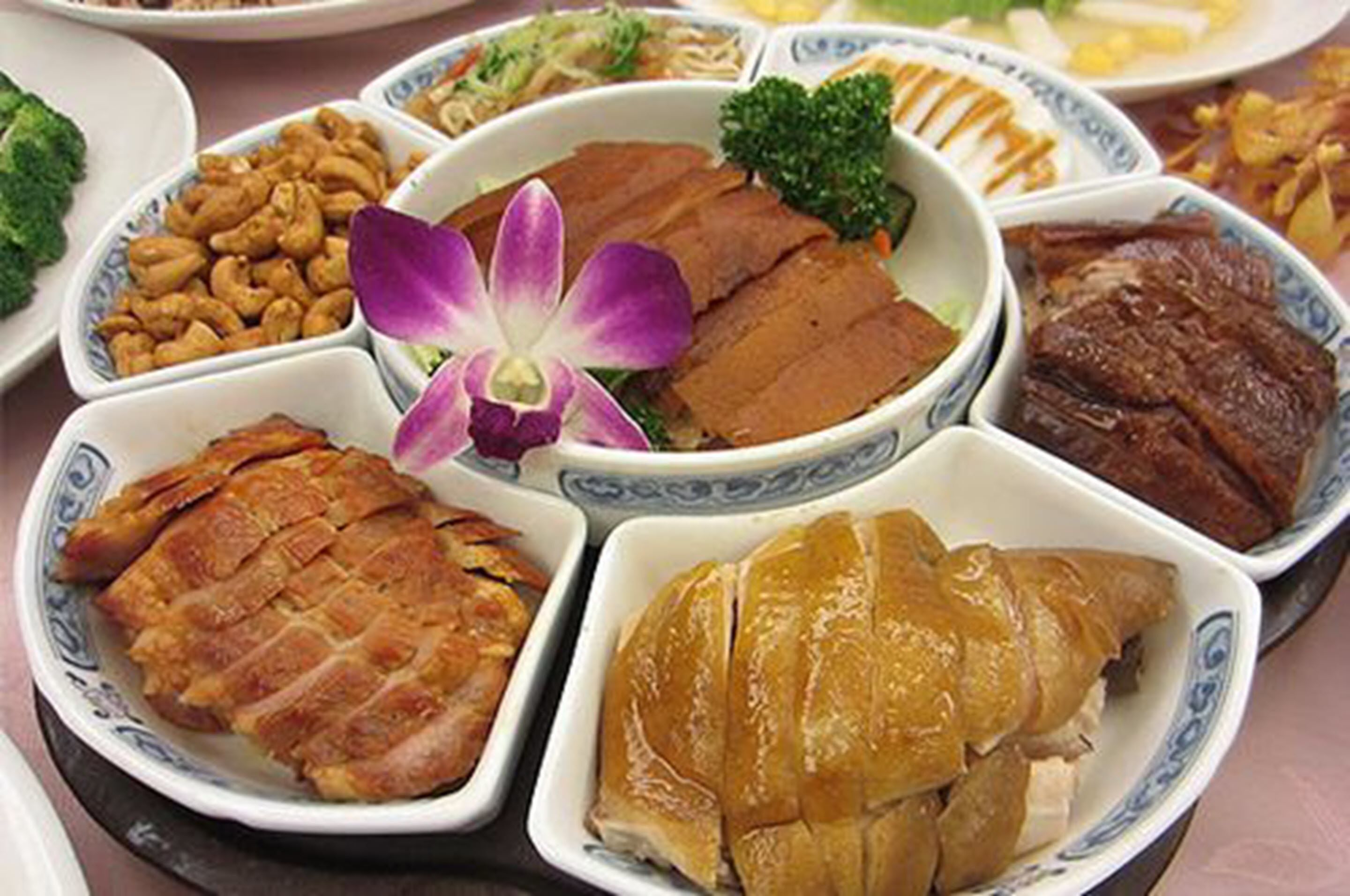 7 restaurants, lunch, dinner served; japanese cuisine