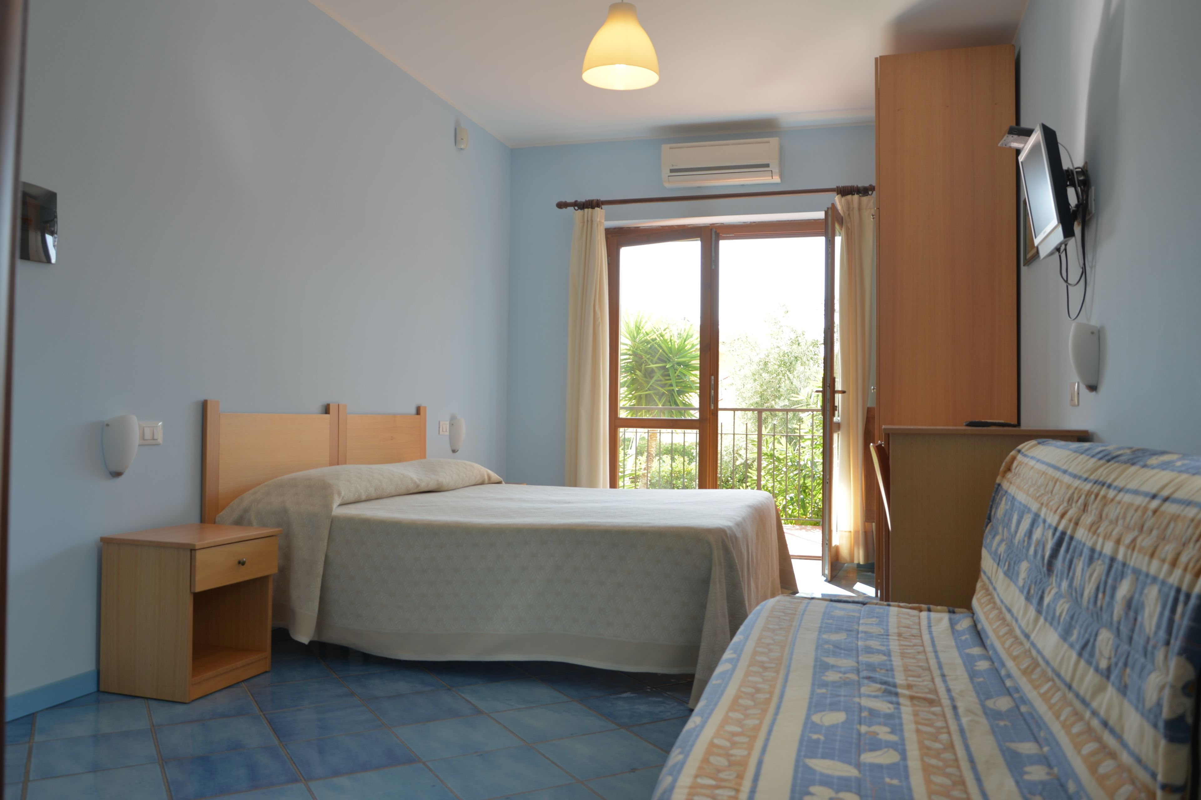 Camera tripla | Minibar, una cassaforte in camera, una scrivania