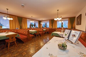 Tägliches inbegriffenes Frühstücksbuffet