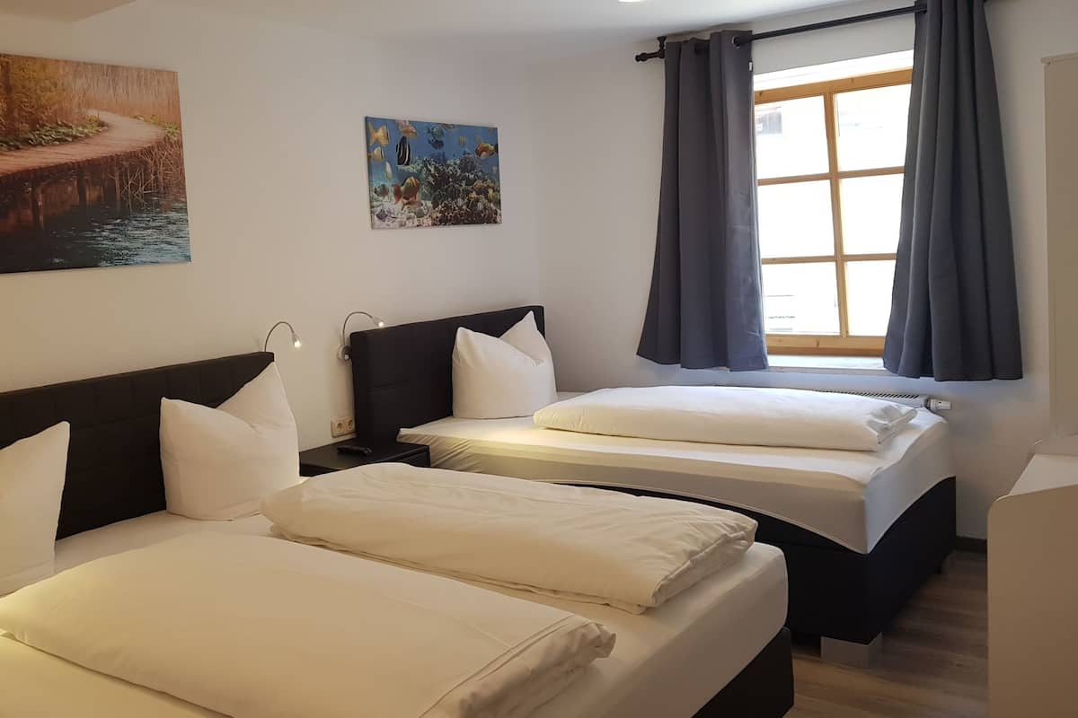 Economy Triple Room