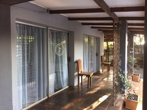 Terrace/patio - Hlulala Guesthouse (Hluhluwe)