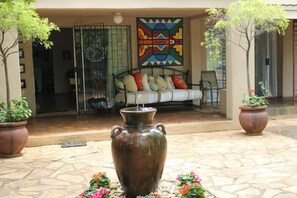 Vista frontal de la propiedad