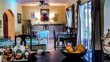 Daily full breakfast (ZAR 120 per person)