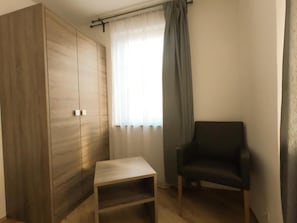 1 bedroom, premium bedding, in-room safe, desk