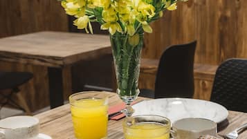 Daily buffet breakfast (UAH 300 per person)