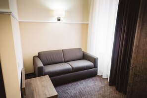 Deluxe Double Room | Minibar, in-room safe, desk, soundproofing - Potemkinn Hotel (Odesa)