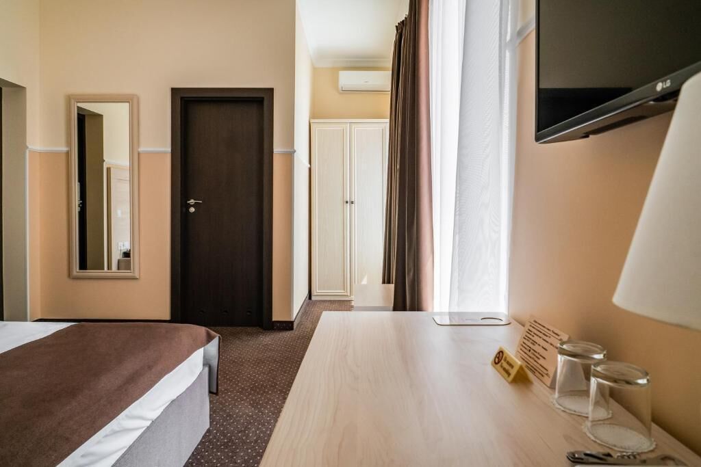 Superior Double Room, 1 Queen Bed | Minibar, in-room safe, desk, soundproofing