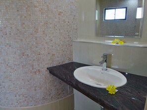 Standard Room, Accessible | Bathroom | Shower, free toiletries, towels