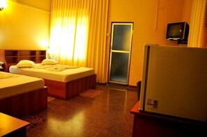 Standard Twin Room | Premium bedding, desk, iron/ironing board