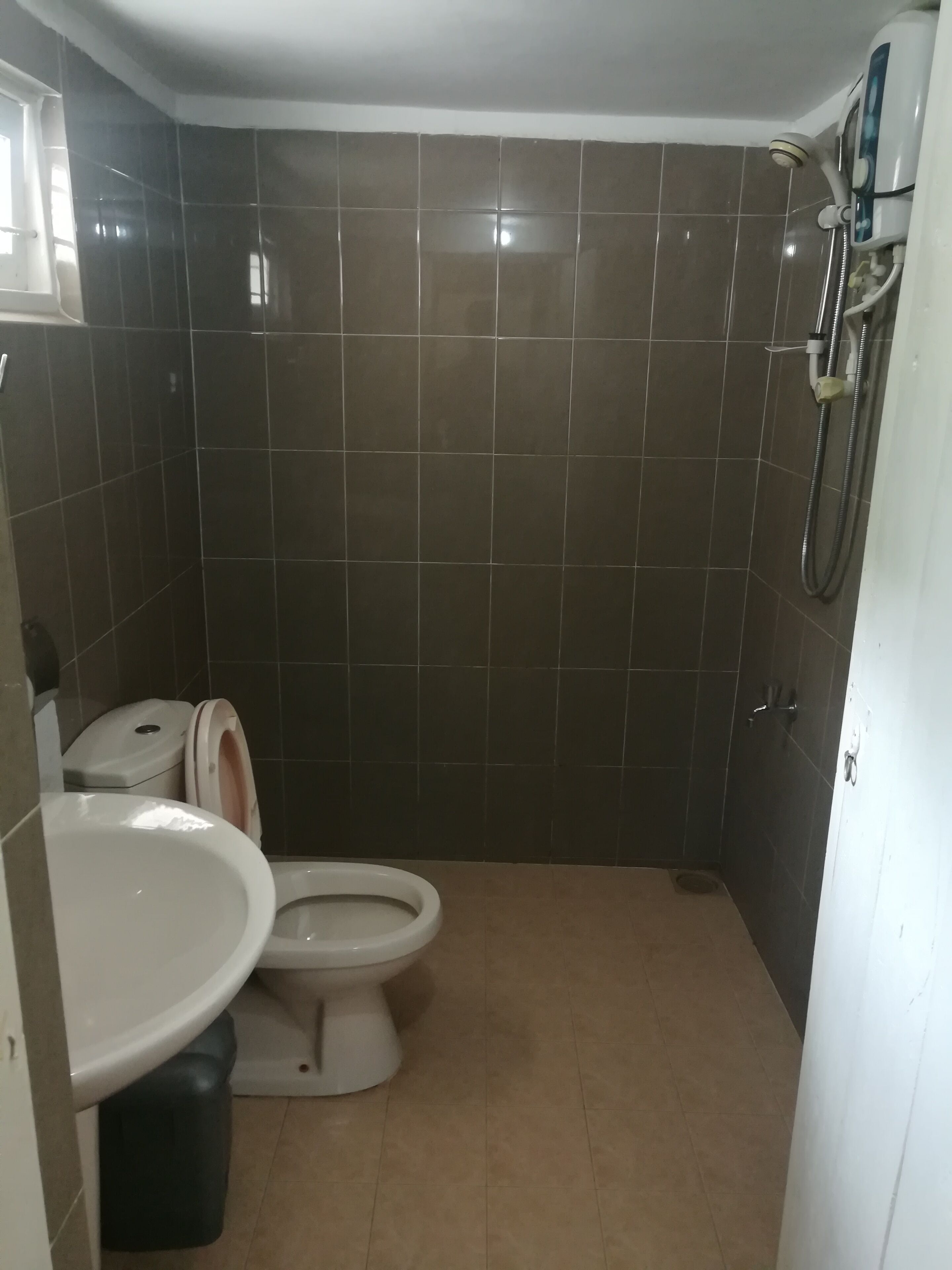 Standard Quadruple Room, 2 Double Beds | Bathroom | Shower, free toiletries, hair dryer, bidet