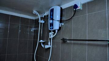 Shower, free toiletries, hair dryer, bidet
