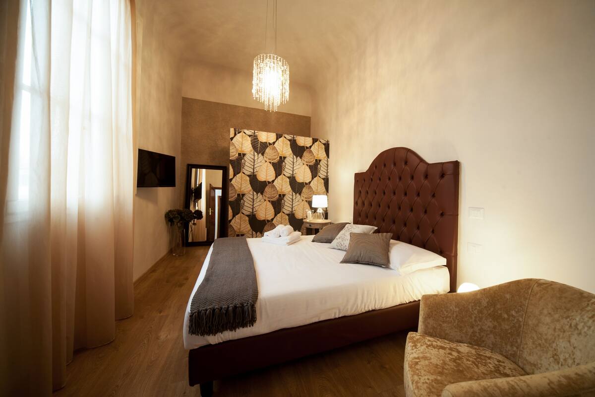 Basic Double Room, External Bathroom | Down duvets, in-room safe, desk, blackout curtains