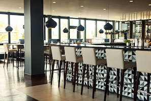 Breakfast, lunch and dinner served  - Kimpton Overland Hotel - Atlanta Airport by IHG (Hapeville)
