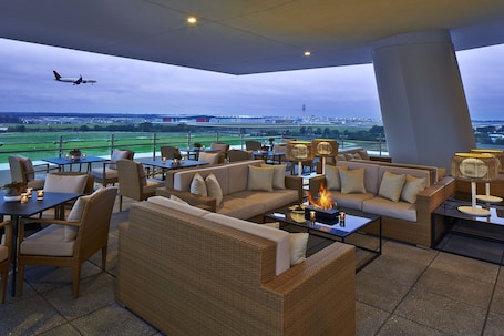 Breakfast, lunch and dinner served . Kimpton Overland Hotel - Atlanta Airport by IHG