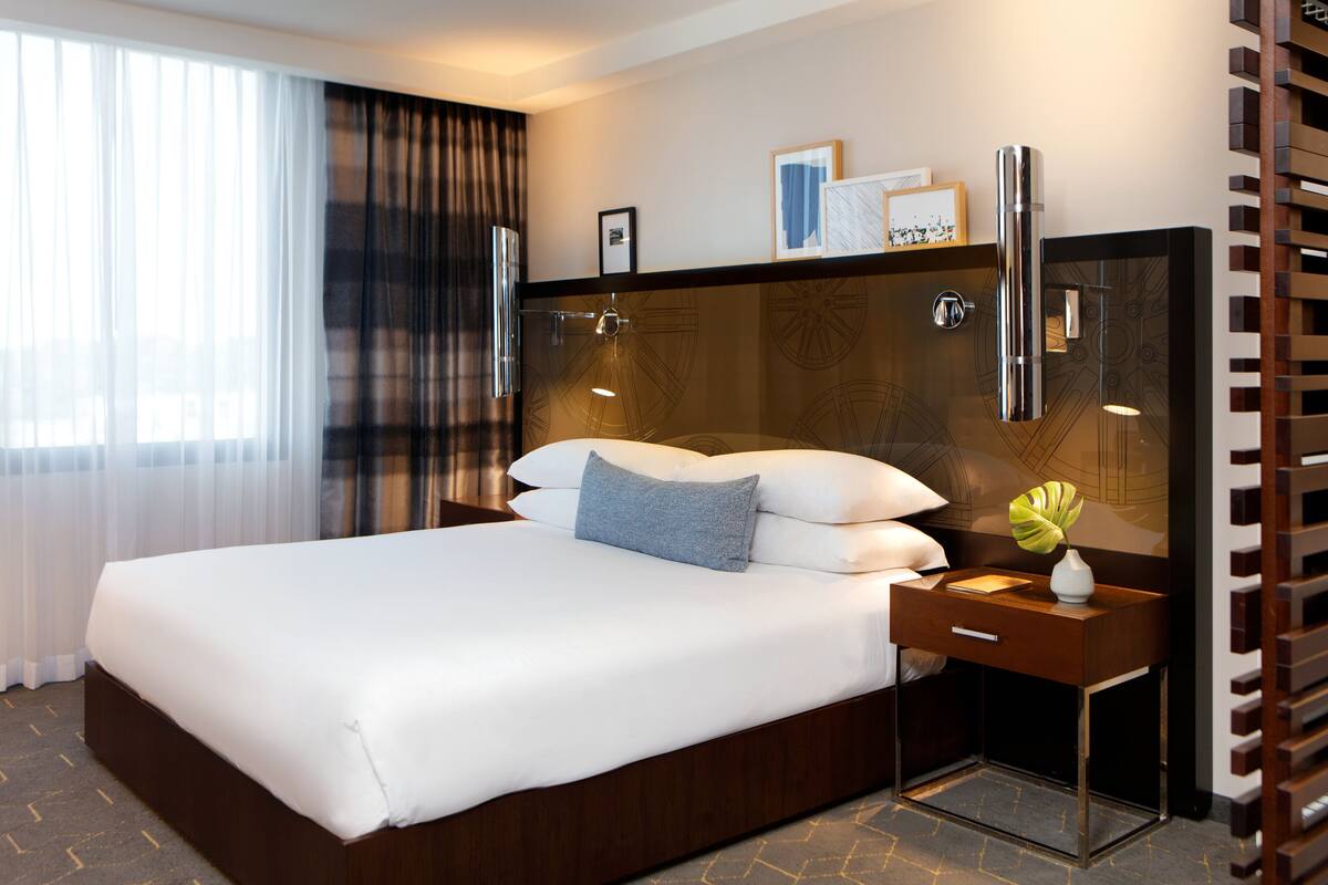Premium bedding, in-room safe, desk, laptop workspace