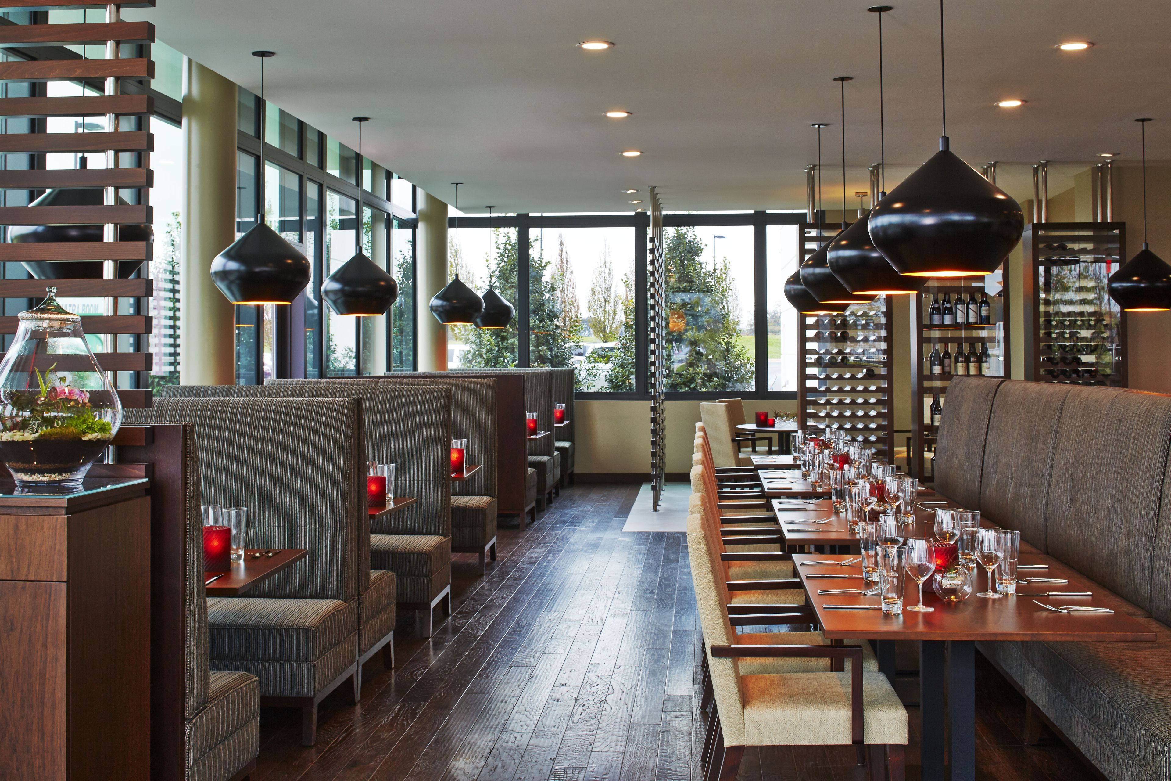 供应早餐、午餐和晚餐