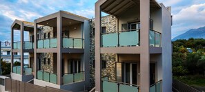 Exterior - Avia Blue (West Mani)