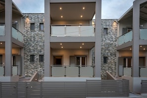Exterior - Avia Blue (West Mani)