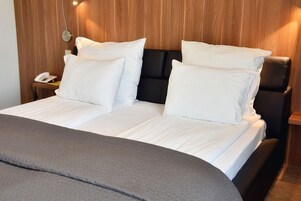 公寓 | 高档床上用品、迷你吧、办公桌、遮光窗帘