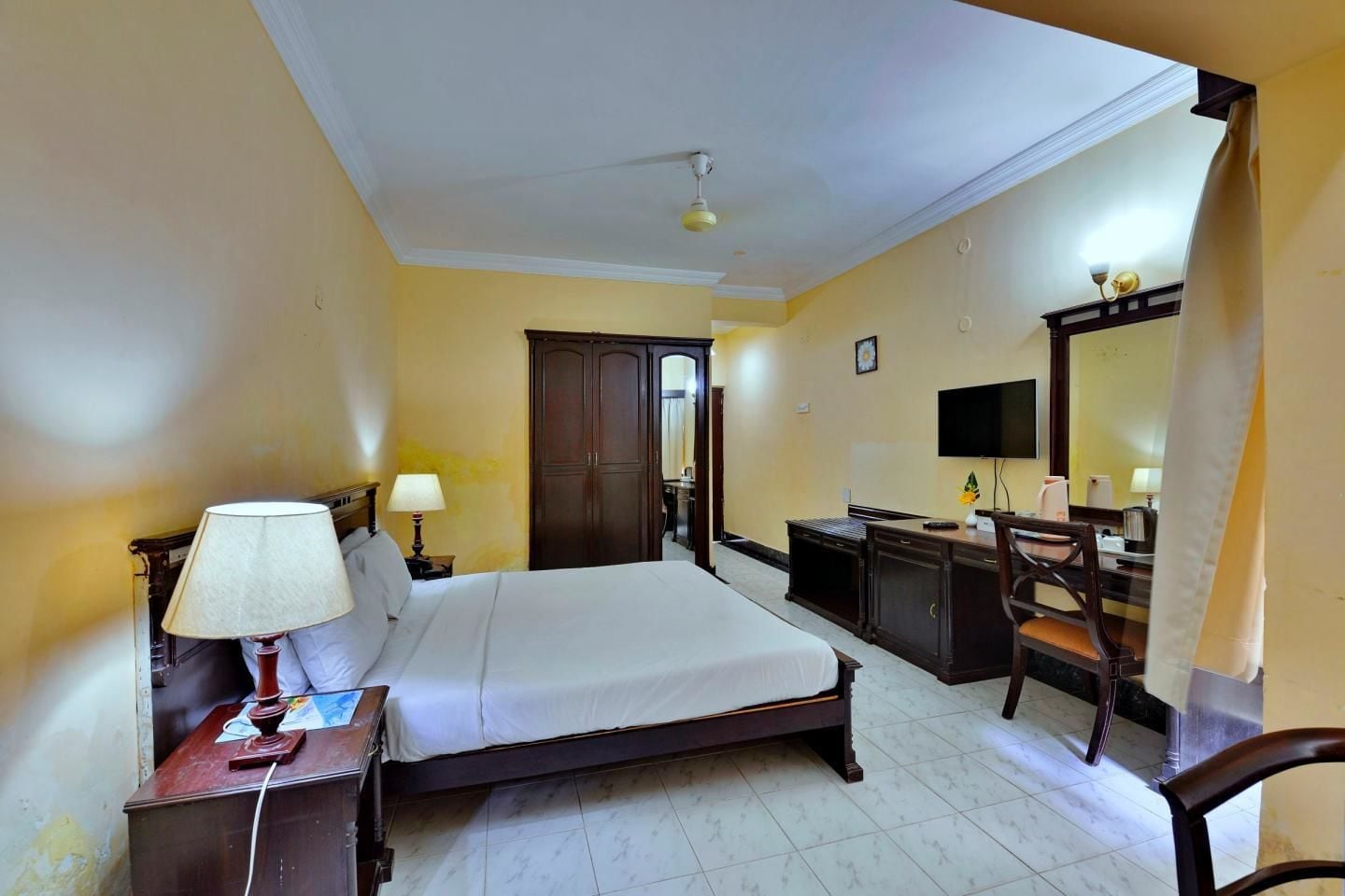 Quarto luxo | Frigobar, cofres nos quartos, escrivaninha