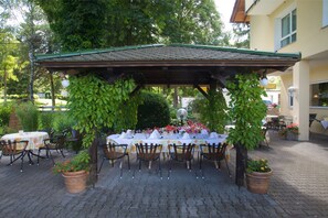 Mittagessen und Abendessen, lokale Küche