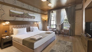 Presidential Suite | Free minibar items, in-room safe, desk, soundproofing