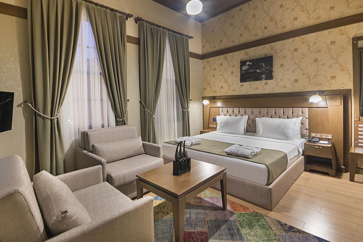 Chambre Deluxe | Minibar contenant certains articles gratuits, coffre-fort, bureau